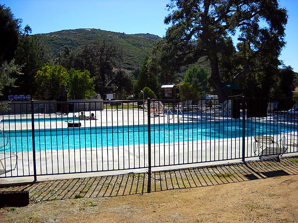 Oakzanita Springs Camping Resort Cabin 1 Descanso Bagian luar foto